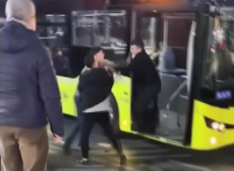 Şirinevler’de otomobil sürücüsüyle İETT şoförünün yol kavgası