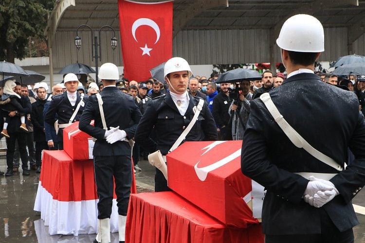 Şehit polisler memleketlerine uğurlandı