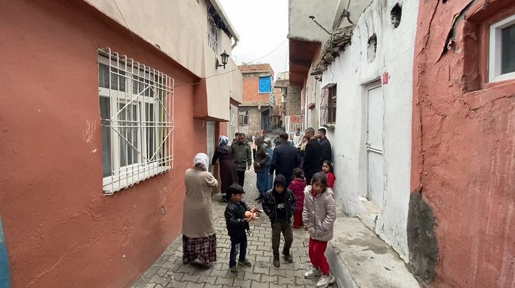 Isınmak isterken akıma kapılarak öldü