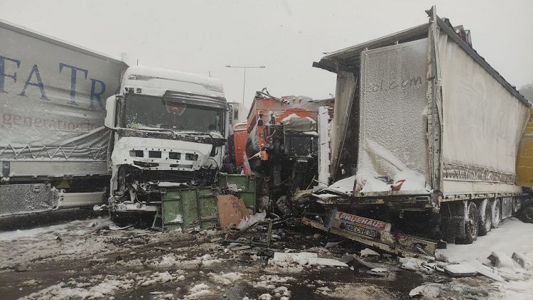 Kuzey Marmara Otoyolu’nda zincirleme kaza