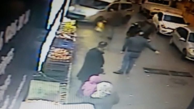 Bursa’da sürücüyü uyardı, satırlı saldırıya uğradı