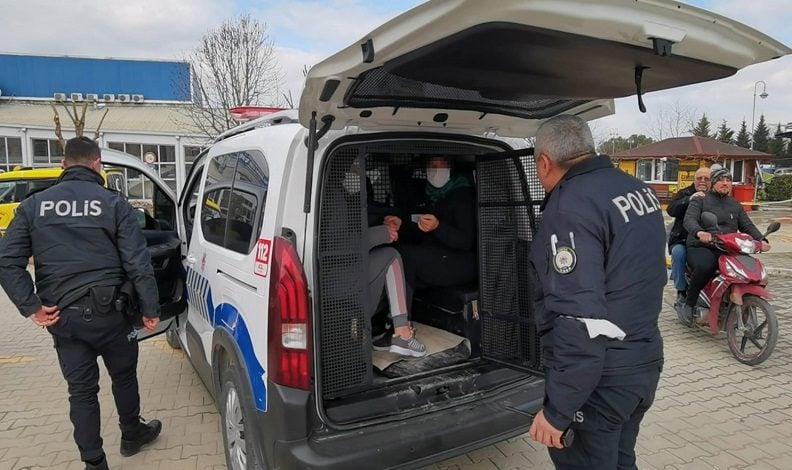 Bursa’da evine giren hırsızları takip edip polise teslim etti