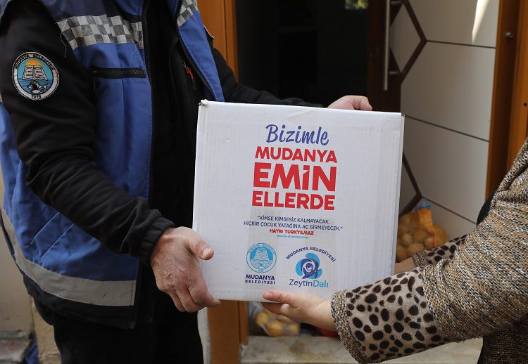 Mudanya Belediyesi’nden ihtiyaç sahiplerine Ramazan paketi