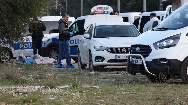 Park halindeki aracın bagajından ceset çıktı