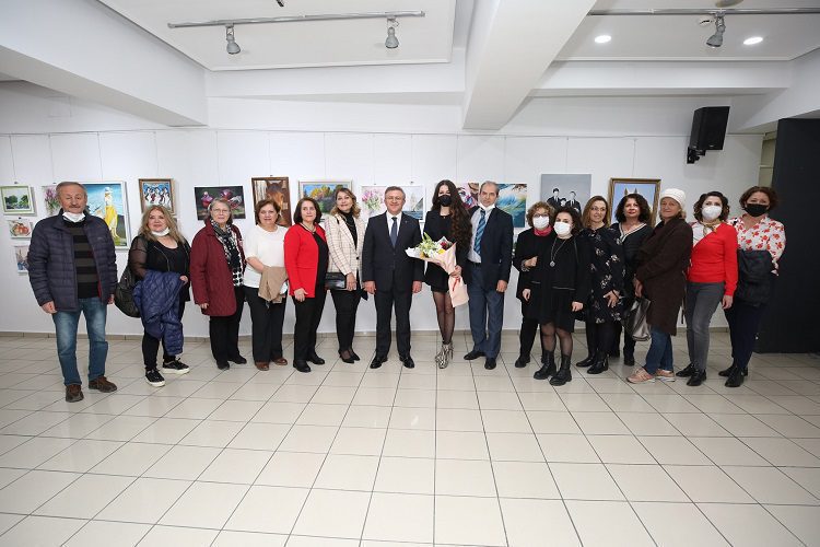 Nilüfer’de kursiyerlerin yaptığı resimler sergilendi