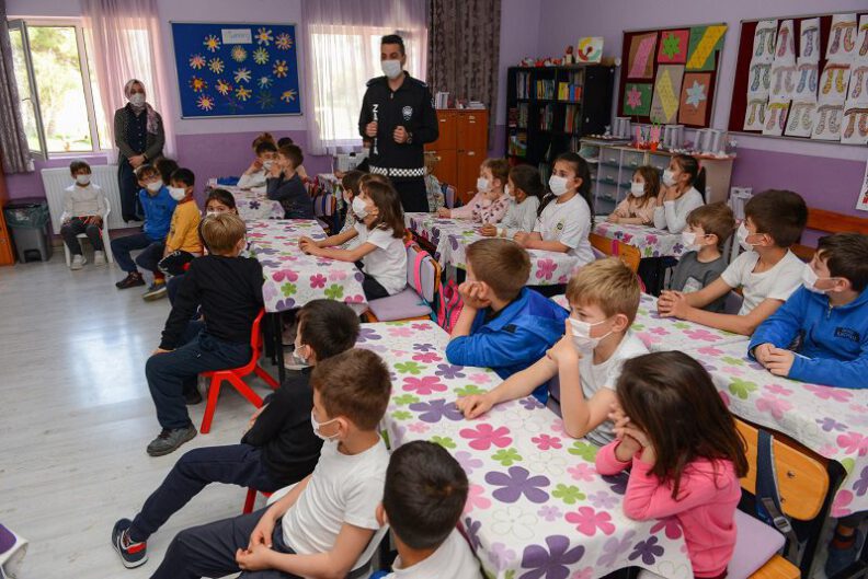 Nilüfer zabıtasından çocuklara çevre eğitimi