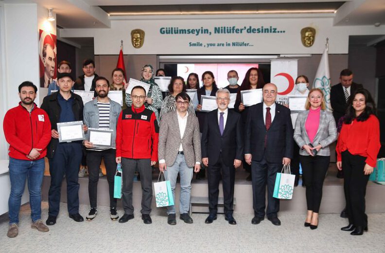Nilüfer’de eğitimli hasta bakıcılara sertifikaları verildi