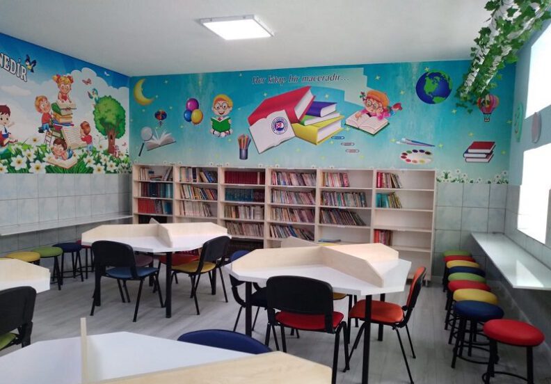 Mezun olduğu okula kütüphane yardımında bulundu