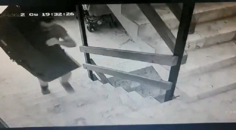 Bursa’da girdiği evden televizyon çaldı