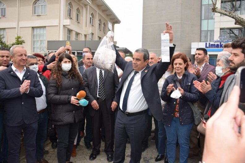 CHP Bursa il teşkilatı elektrik borcunu ödedi