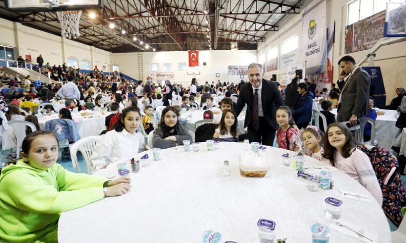 Bursa’da 400 çocuk tekne orucuyla iftar yaptı