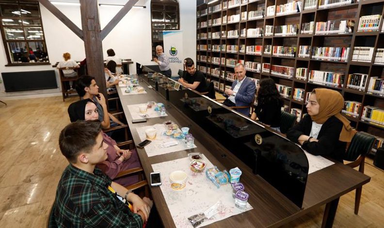 Nöbetçi kitaphanelerde iftar sofrası kuruldu