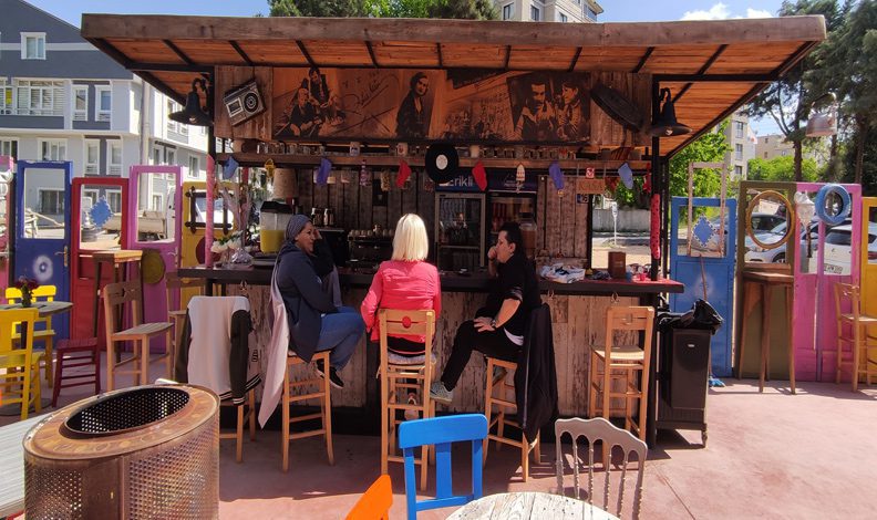 Bursa’da bu kafe yüzde 80 geri dönüştürülerek yapıldı