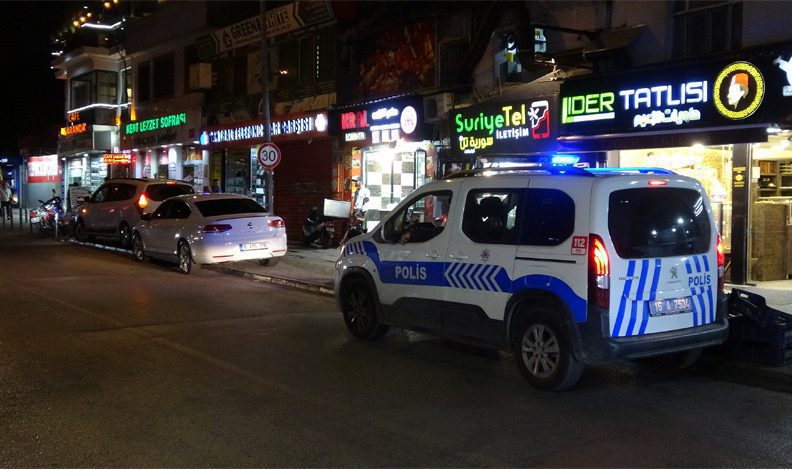 Bursa’da 17 yaşındaki genç sokak ortasında bıçaklandı