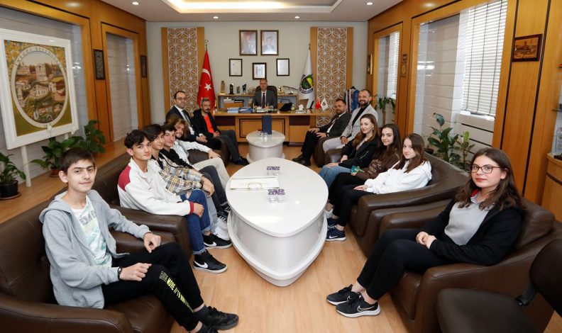 Başkan Taban halk dansları topluluğunu ağırladı