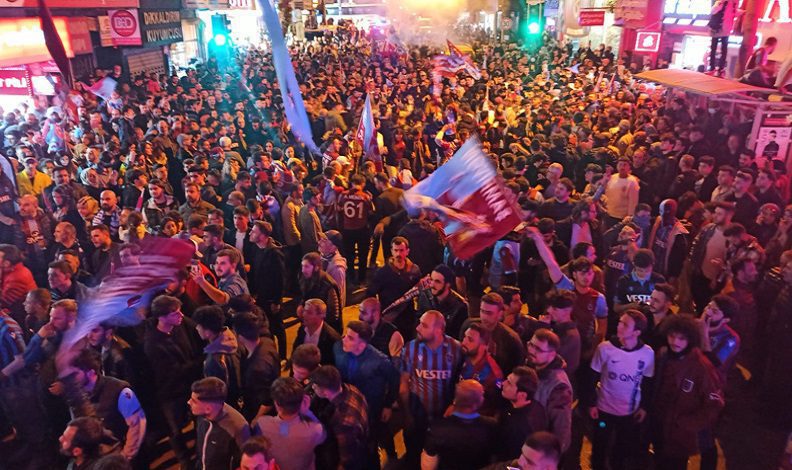 Trabzonspor şampiyonluğu Bursa’da kutlandı