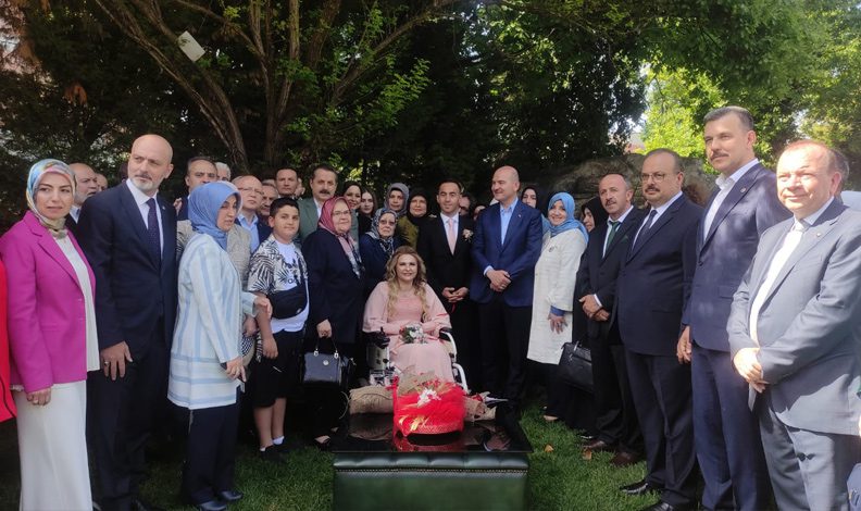 Karaburun’un nişan kurdelesini Soylu kesti