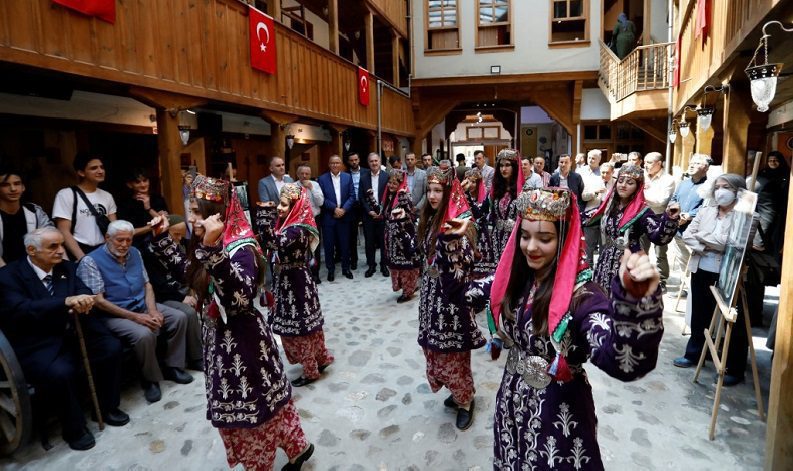 İnegöl’de Düğün Kültürü Sergisi açıldı