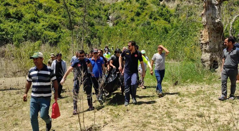 Serinlemek için girdiği barajda boğuldu