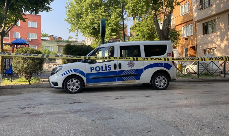 Bursa’da sokak ortasında bıçaklanarak ağır yaralandı