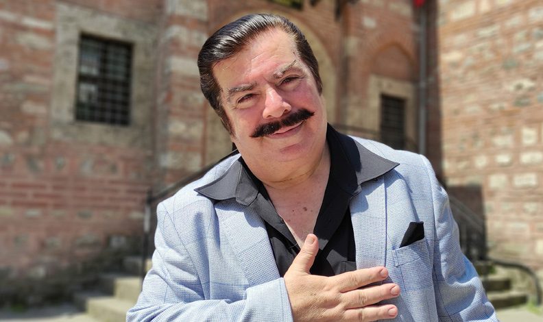 Orhan Gencebay’a benzerliğiyle dikkat çekiyor