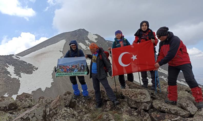 Bursalı dağcılar Hasan Dağı’na tırmandı
