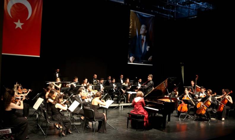 Nilüfer Oda Orkestrası’ndan muhteşem konser