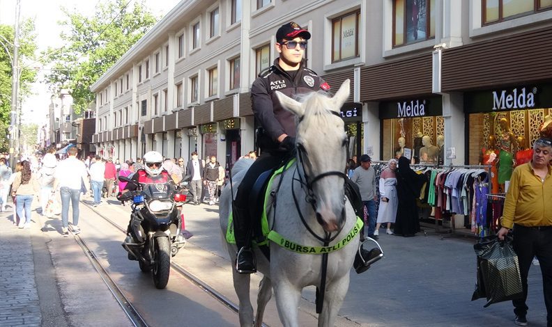Bursa’da caddelerin güvenliği atlı polislere emanet