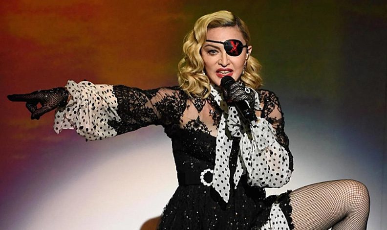Madonna’ya müstehcen görüntüler nedeniyle canlı yayın yasağı