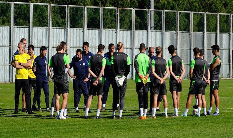 Bursaspor antrenmanında sadece 10 genç isim vardı
