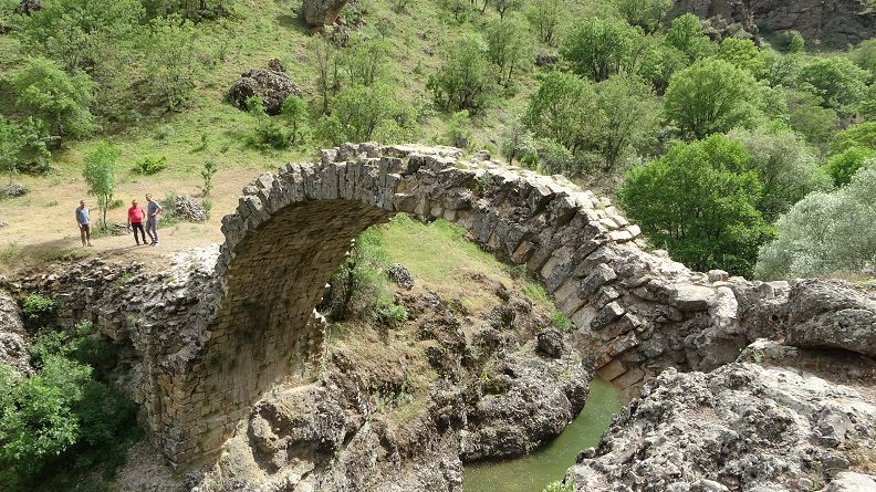 2 bin yıllık köprü yıllara meydan okuyor