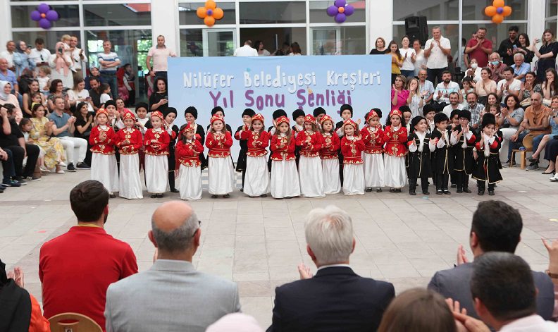 Nilüfer kreşlerinde yılsonu şenliği