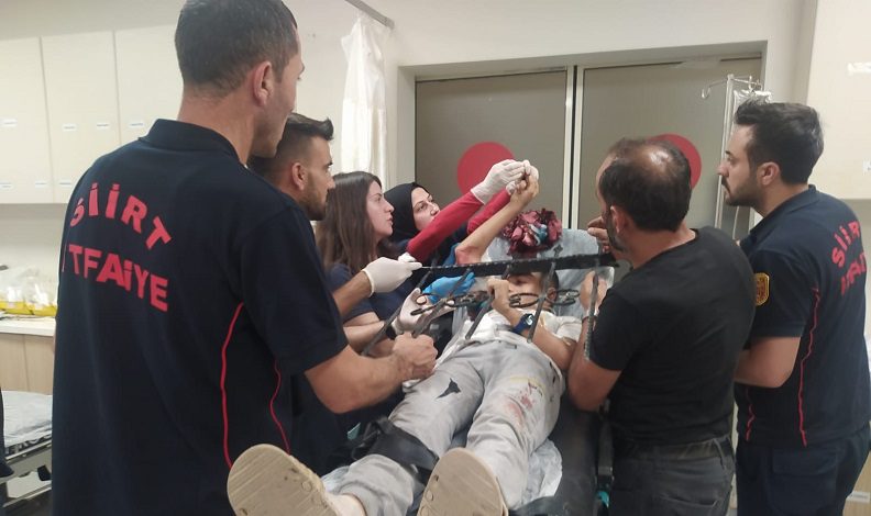 Oyun oynarken koluna demir saplandı
