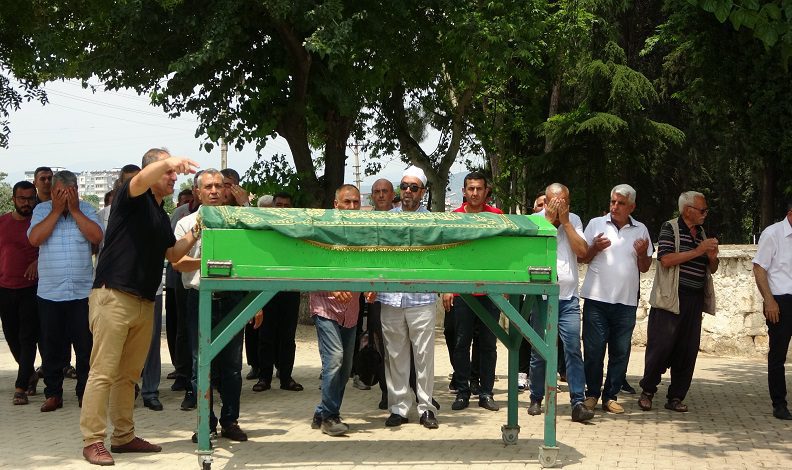 Adana’da cinayete kurban giden kadın toprağa verildi