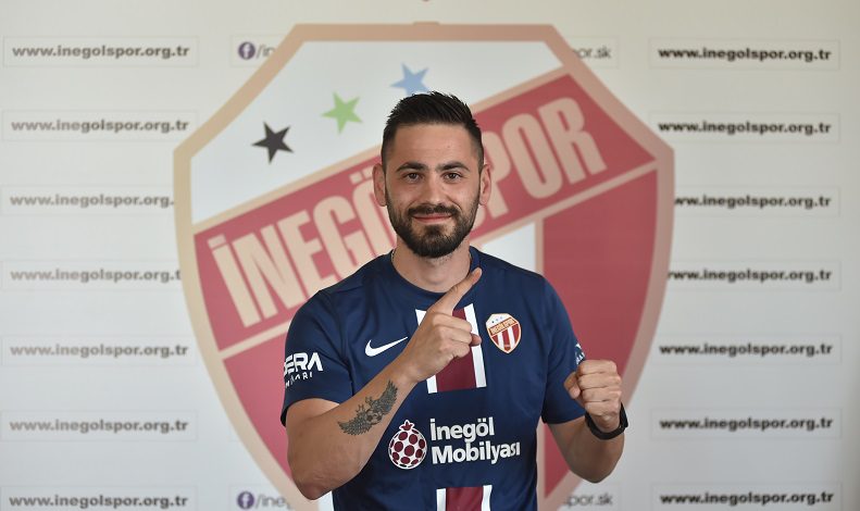 İnegölspor Ömer Faruk Ermeç’in sözleşmesini 1 yıl uzattı.