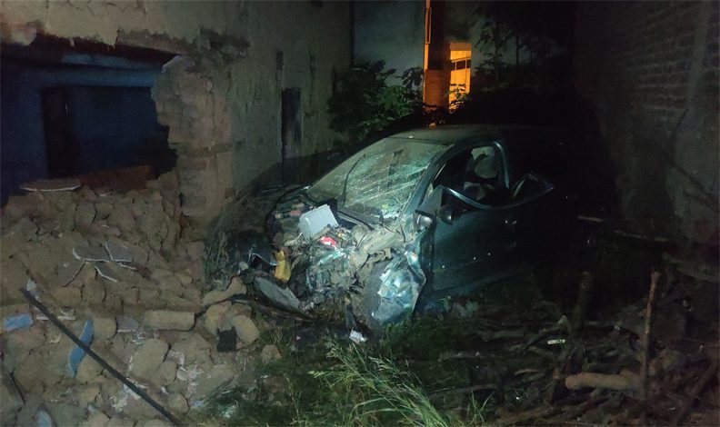 Bursa’da otomobil evin duvarına çarptı: 1 ölü