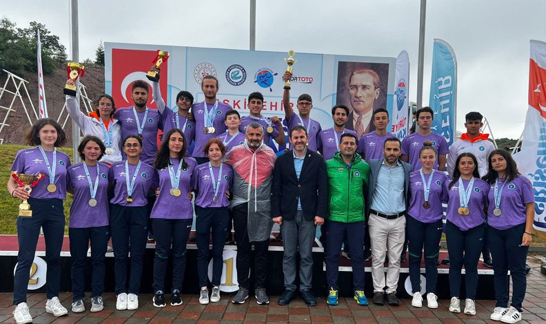 Bursa Büyükşehir kanocuları madalyalarla döndü