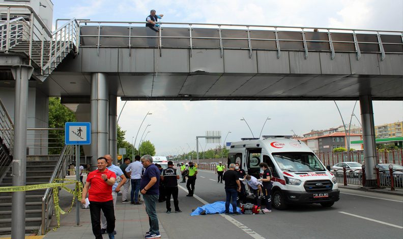 Üst geçitten düşen kadın hayatını kaybetti