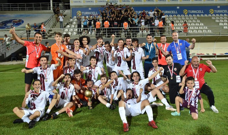 İnegölspor U15 Türkiye şampiyonu oldu