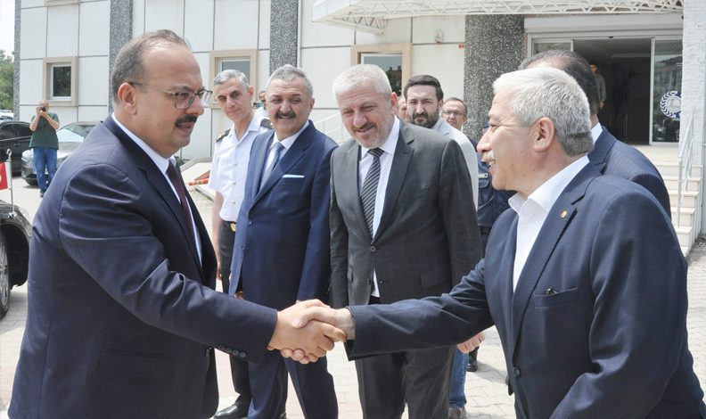 Bursa Valisi Canbolat muhtarları dinledi
