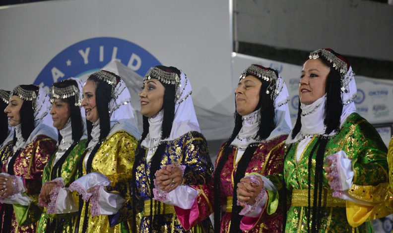Bursa’da “Erguvan Zamanı” gösterisi sahnelendi
