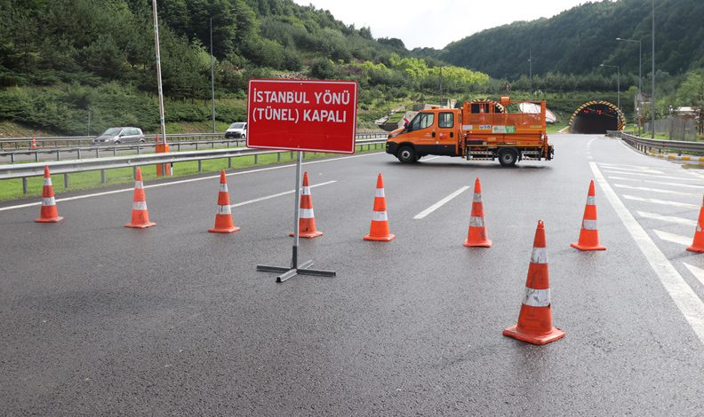 Toprak kayması nedeniyle İstanbul yönü kapandı