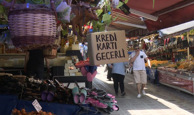 Vatandaşın cebi boş, kredi kartı borçlu