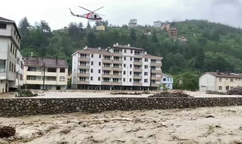 Bozkur’ta vatandaşlar helikopterle tahliye edildi