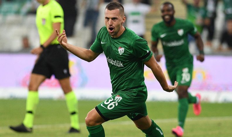 Burak Altıparmak Bursaspor’a veda etti