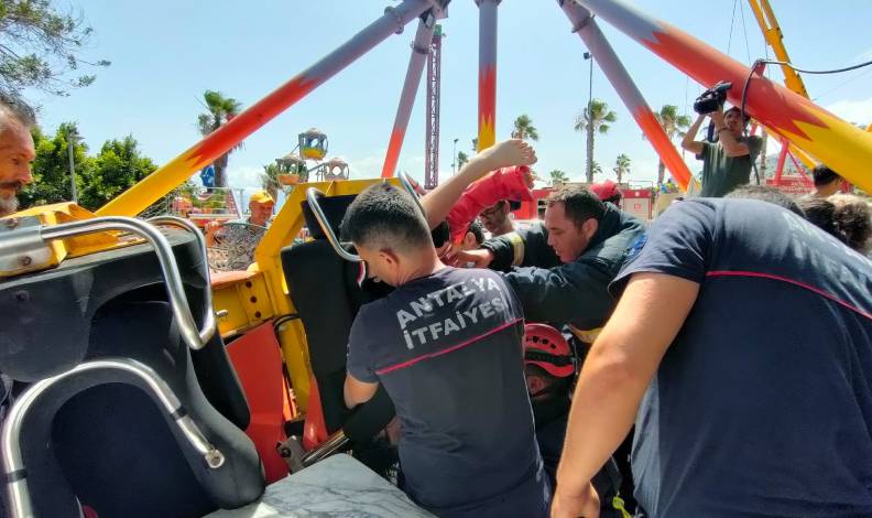 Lunaparkta salıncak koptu: 2 çocuk yaralı