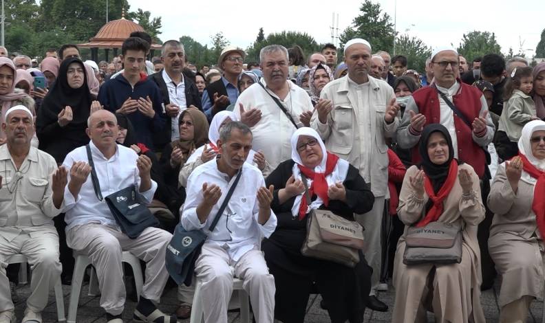 Bursa’da hacı adayları dualarla uğurlandı