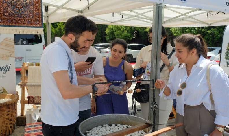 Bursa GastroFest’te ipek ve çini tanıtıldı