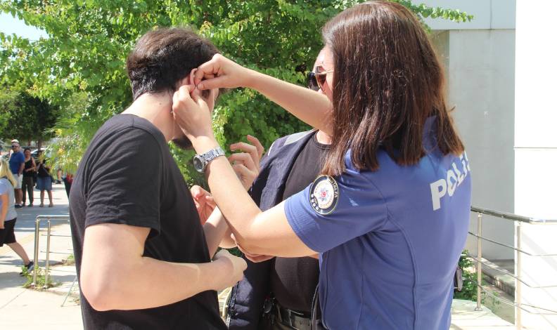 Küpeleri sınavı kaçırmasına neden oldu