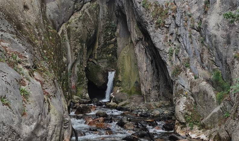 Bursa’da turistlerin gözdesi Saitabat Şelalesi